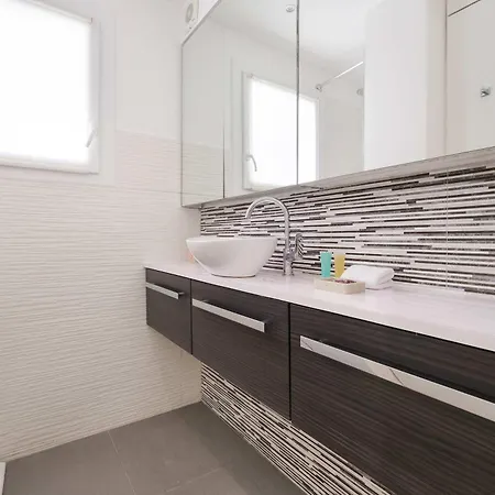 A027 - Moderne - Pres De La