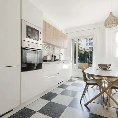 A027 - Moderne - Pres De La Apartment *